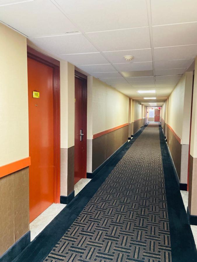 Super 8 By Wyndham Gloucester Gloucester City Exterior photo