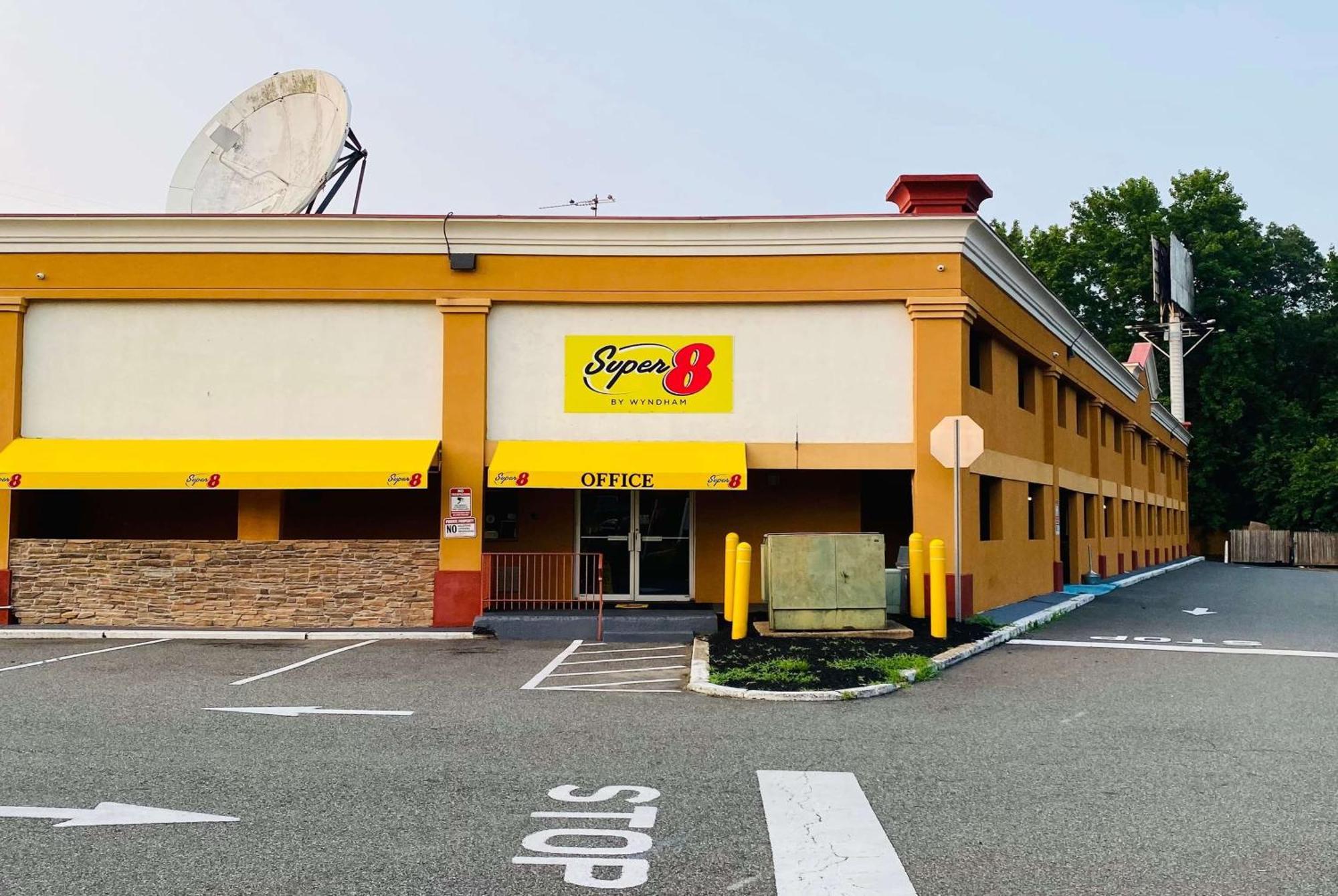 Super 8 By Wyndham Gloucester Gloucester City Exterior photo