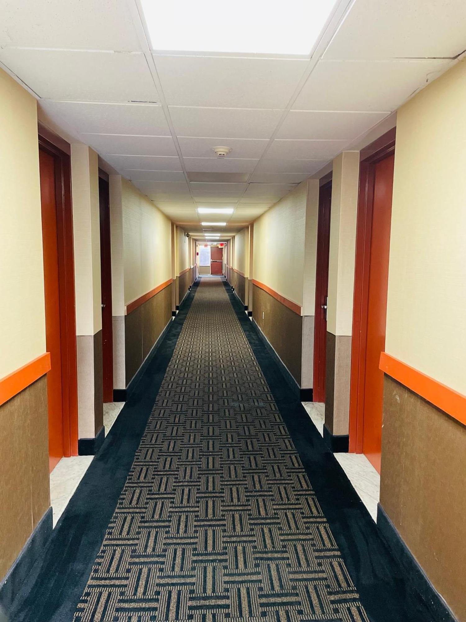 Super 8 By Wyndham Gloucester Gloucester City Exterior photo
