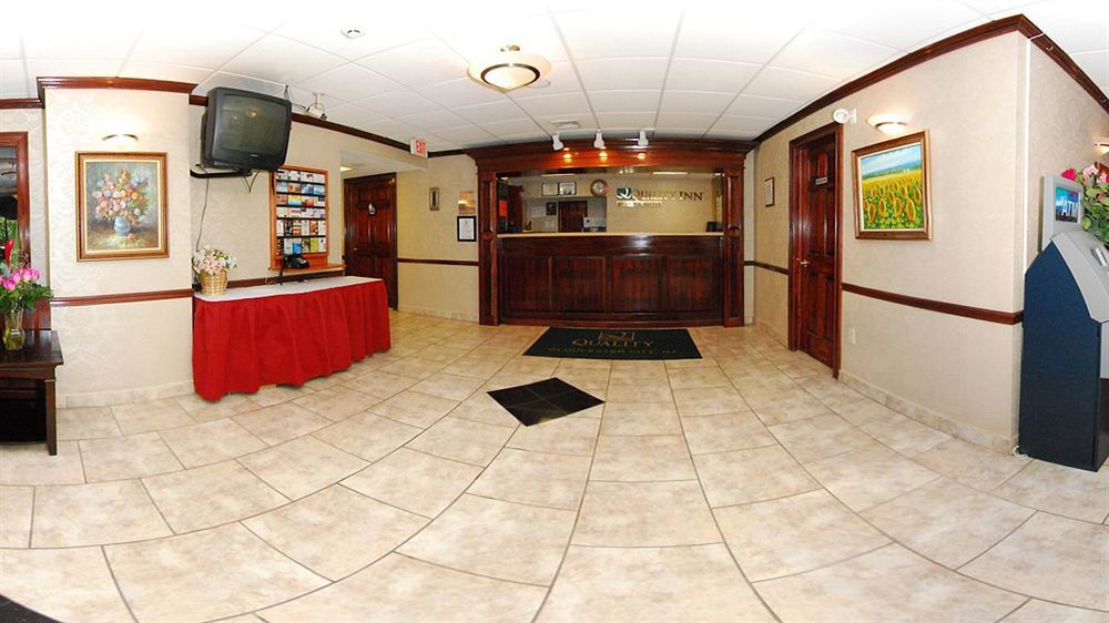 Super 8 By Wyndham Gloucester Gloucester City Exterior photo