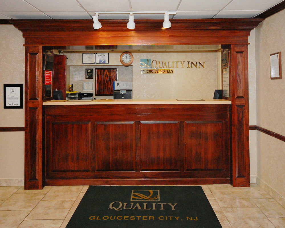 Super 8 By Wyndham Gloucester Gloucester City Exterior photo