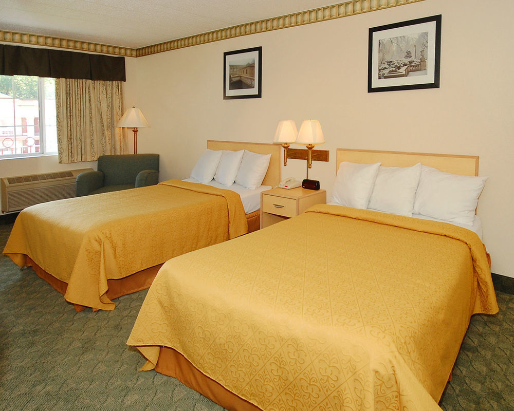 Super 8 By Wyndham Gloucester Gloucester City Exterior photo