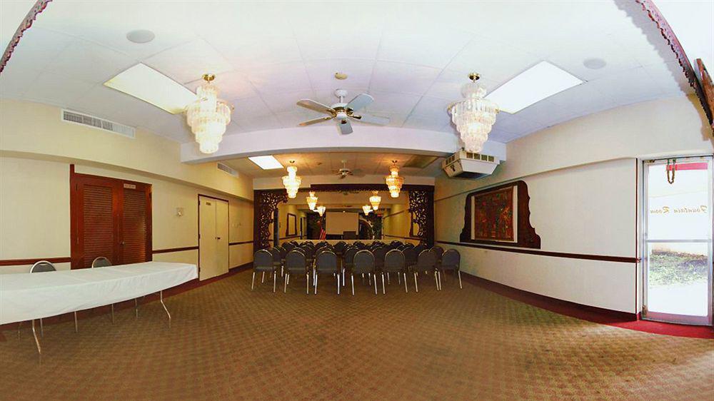 Super 8 By Wyndham Gloucester Gloucester City Exterior photo